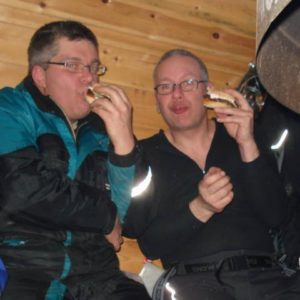 Våra ledmästare från Pengsjö-trakten nöjde sig inte med grillkorv, hamburgare med allt på skulle det vara!